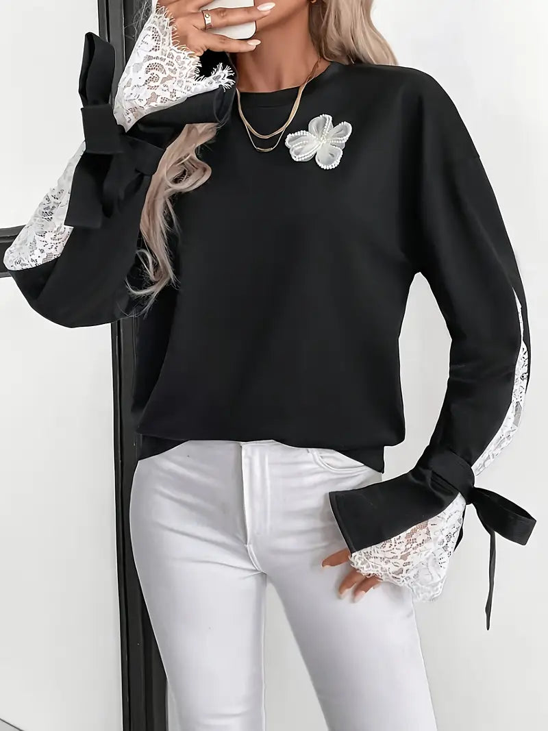 Eloise - Elegant sweatshirt med blomster- og blondelapper i farveblok-look